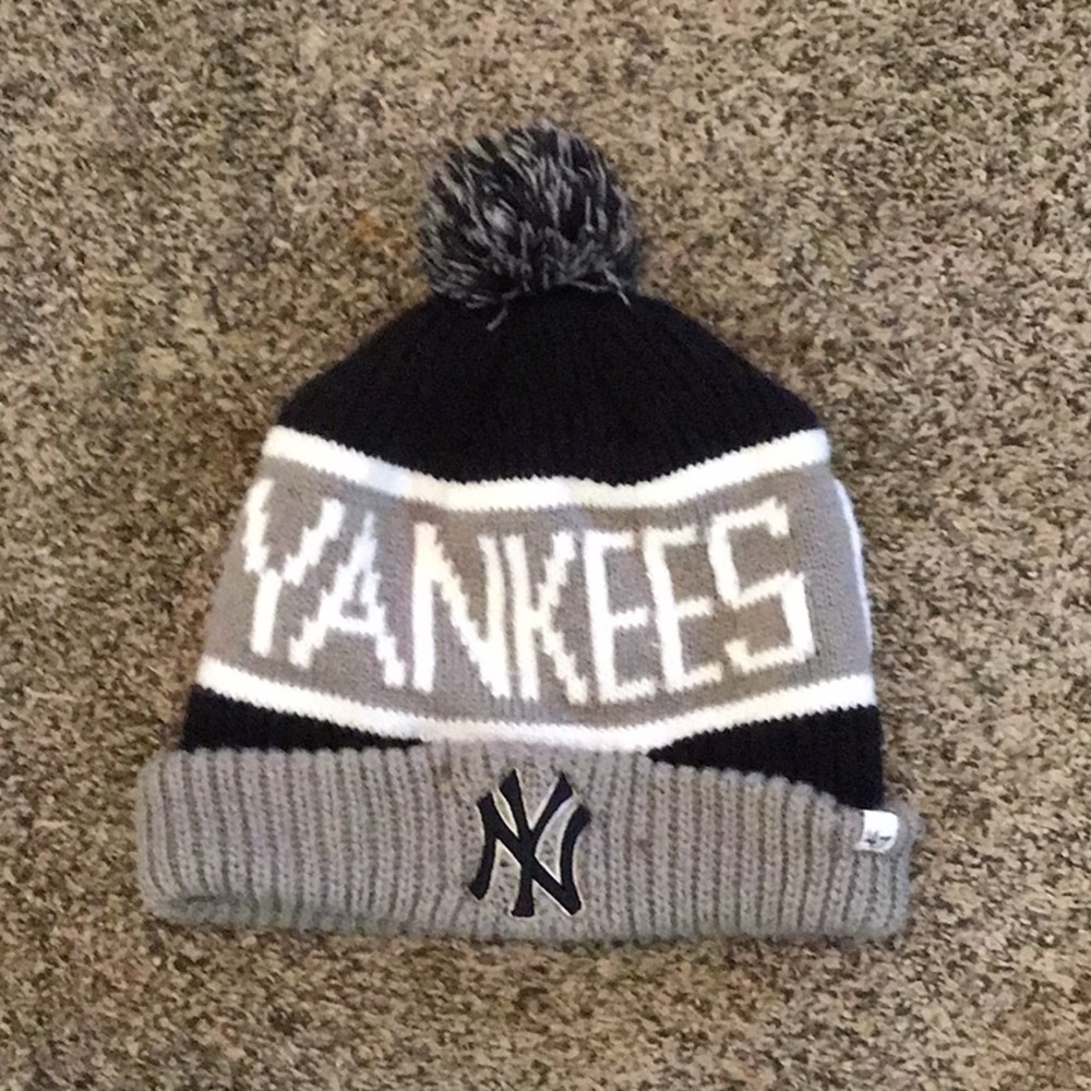 NY Yankees knit Pom hat